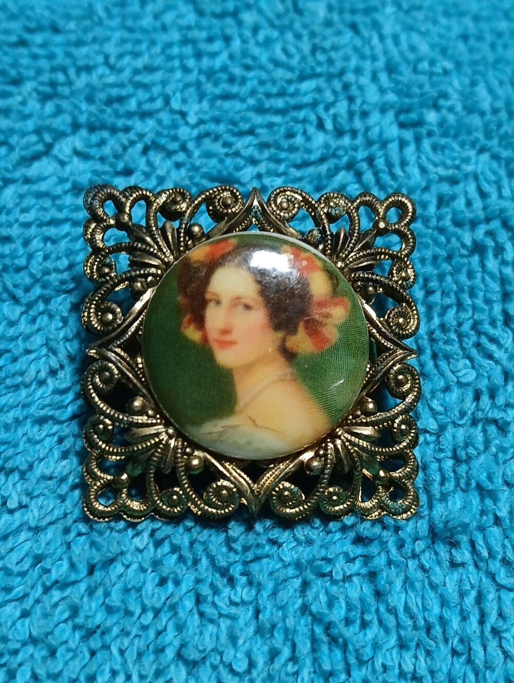Ornate Gold-Tone Cameo Brooch with Green Portrait